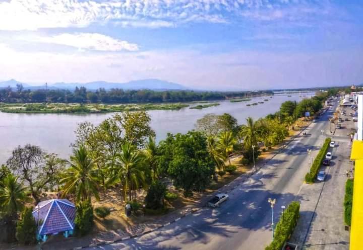 Viang Tak Riverside Hotel Eksteriør billede